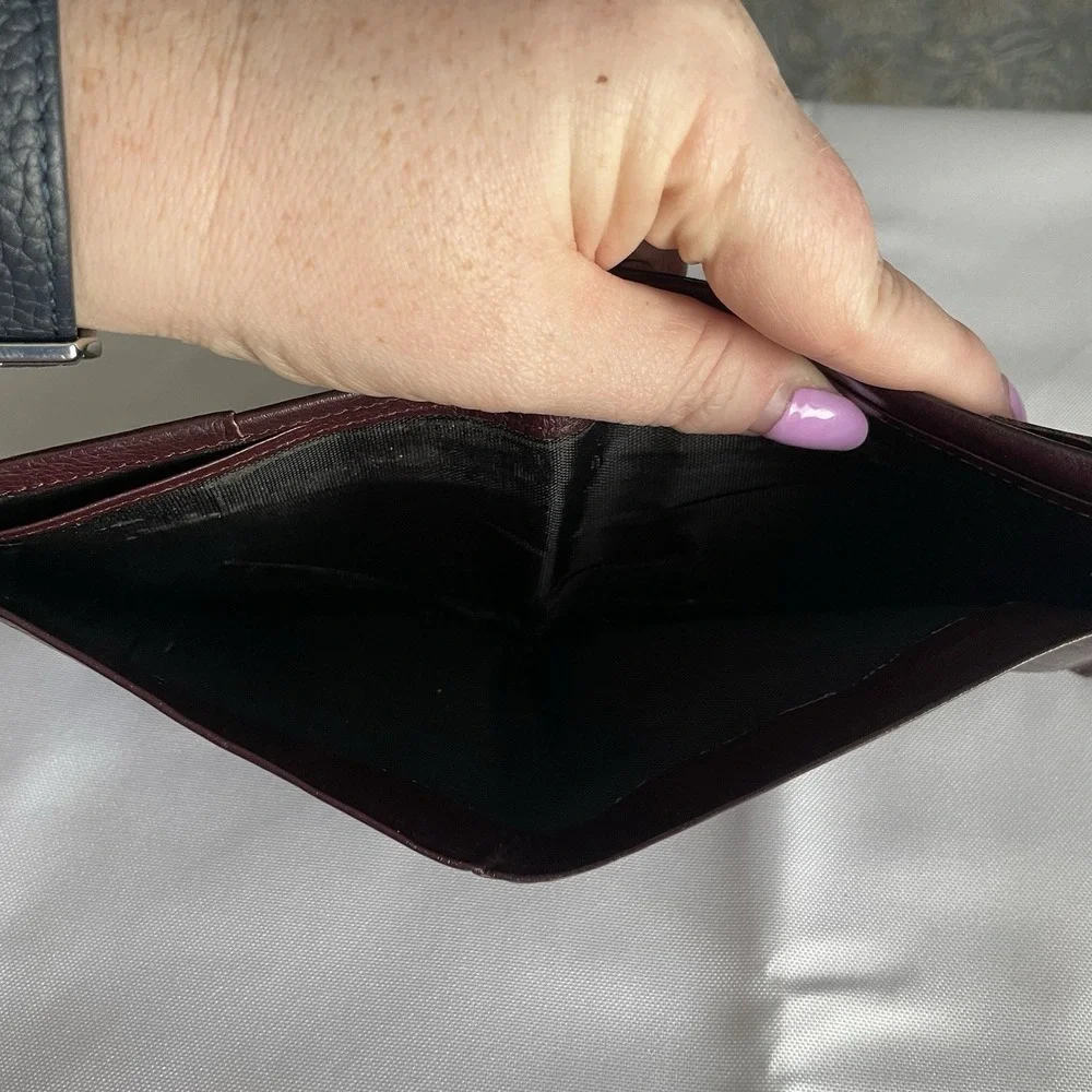 Vintage Men's Classic Maroon Pebbled Soft Leather Compact Bifold Wallet